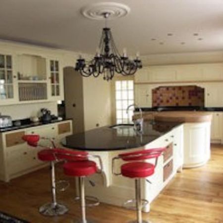 Huge Tenby Pet Friendly House Sleeps 14 Екстер'єр фото